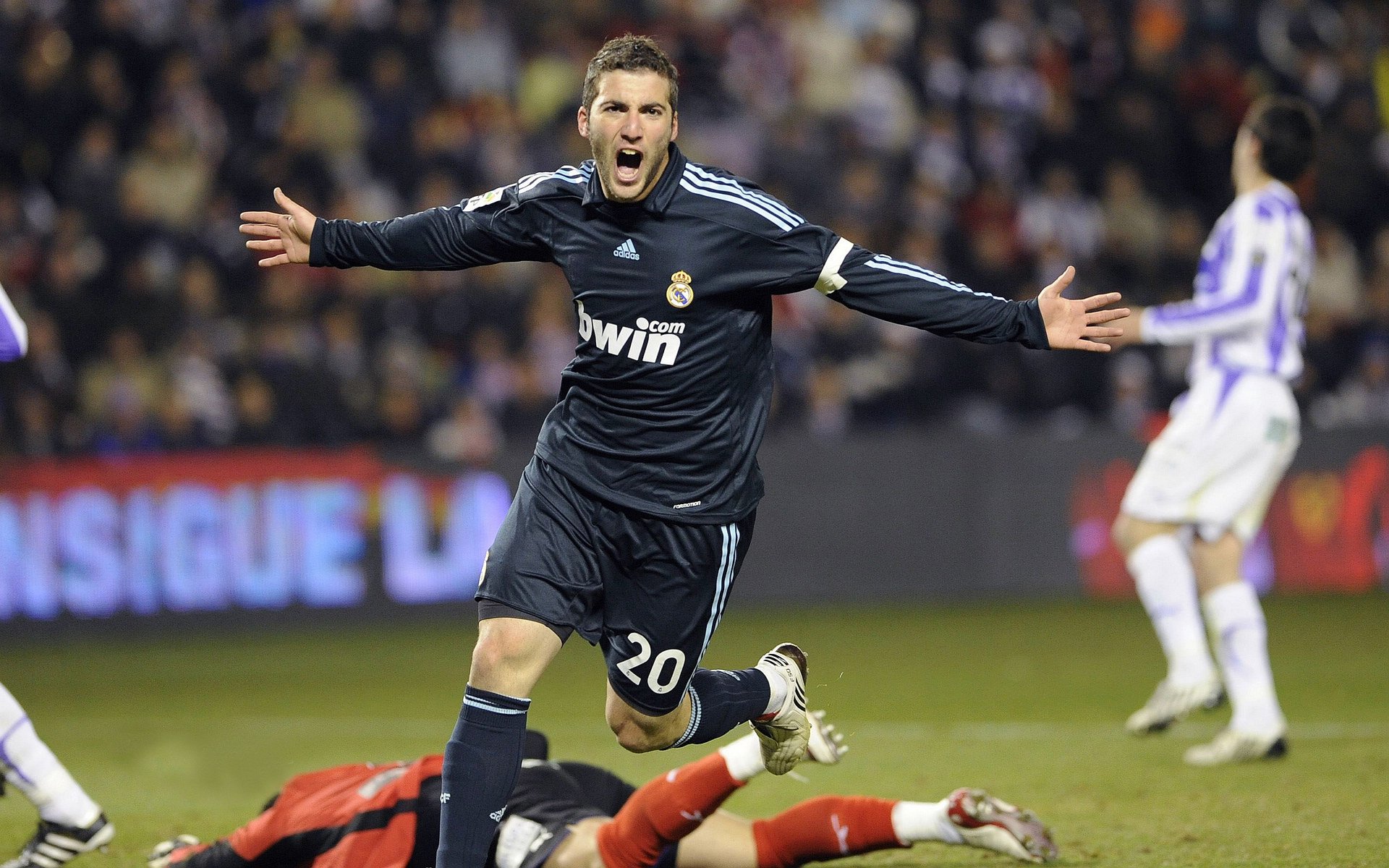 腾讯电竞赛事引入先进直播技术，腾讯电竞直播怎么赚钱